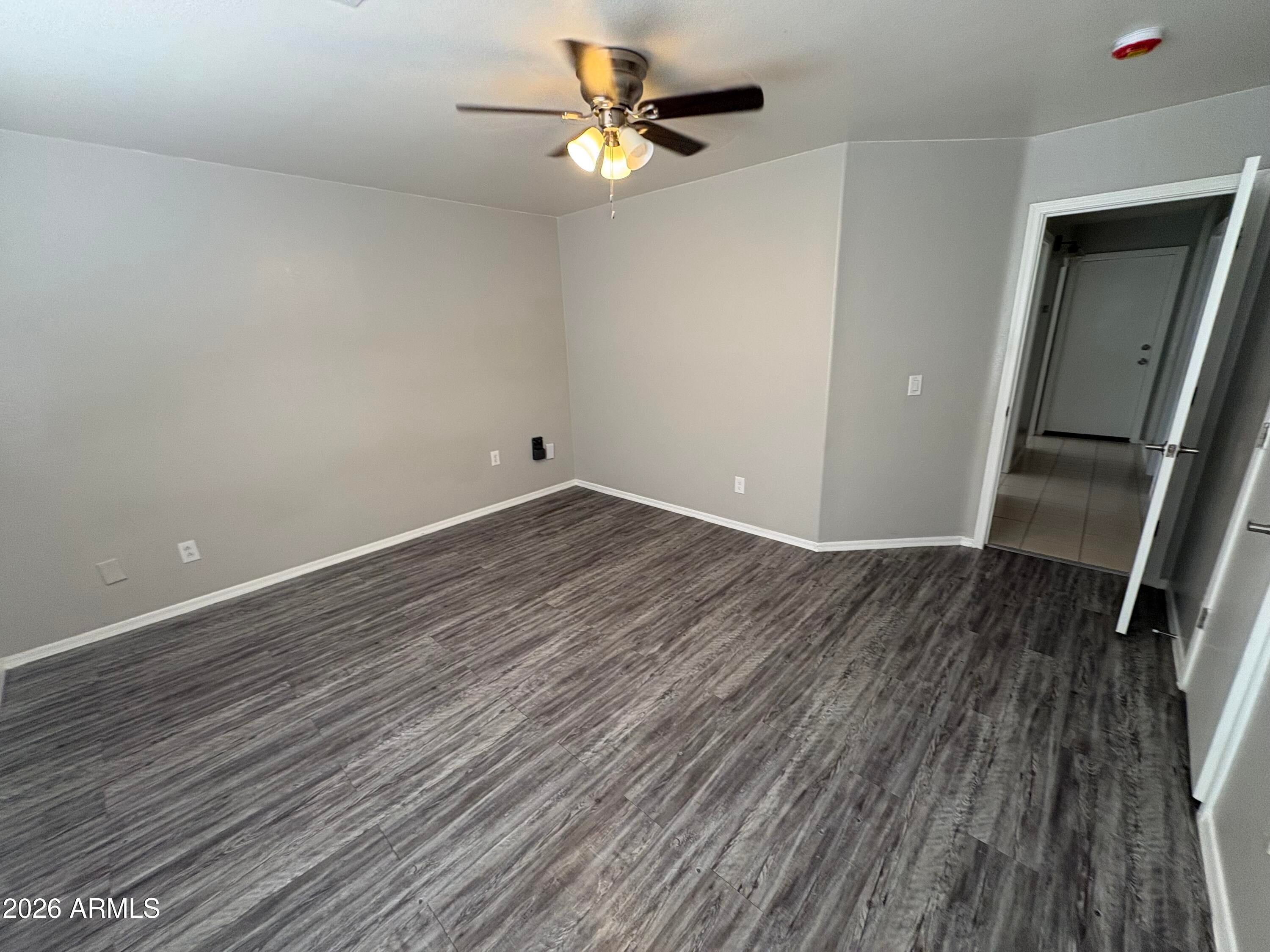 15901 W ELM Street