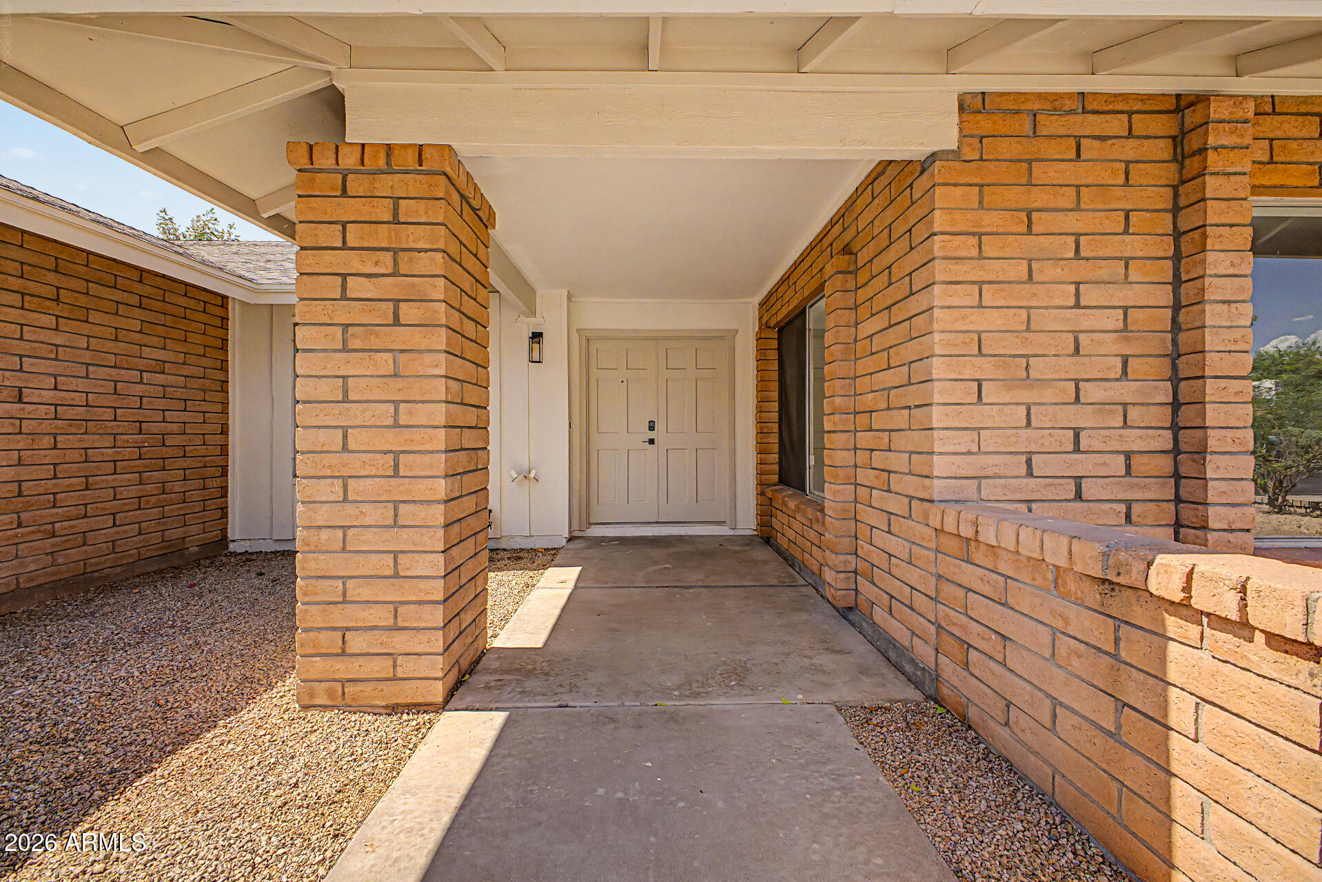 1116 E HACKAMORE Street