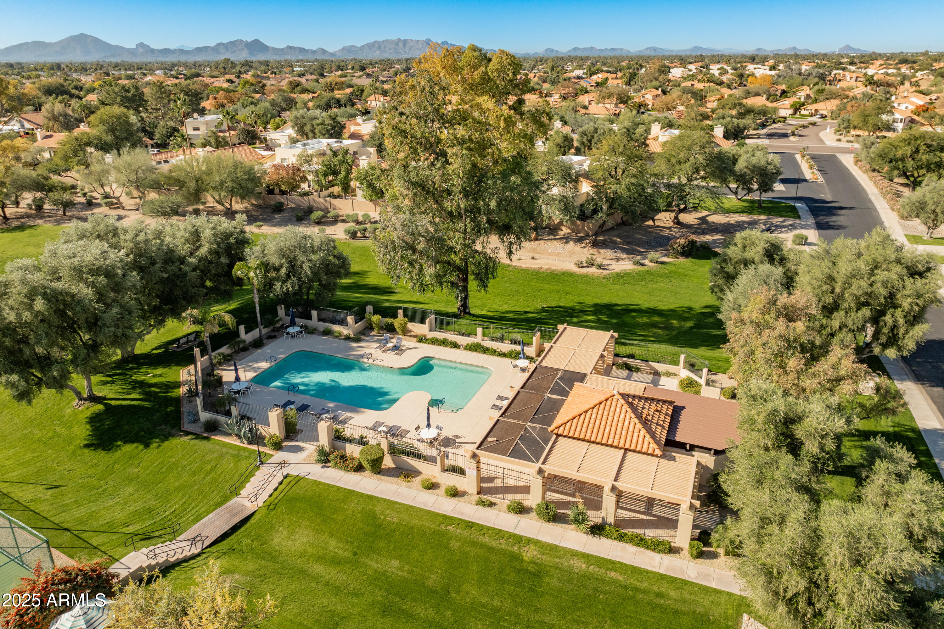 Scottsdale, Arizona 85260, United States, 2 Bedrooms Bedrooms, ,2 BathroomsBathrooms,Residential,Pending,254902