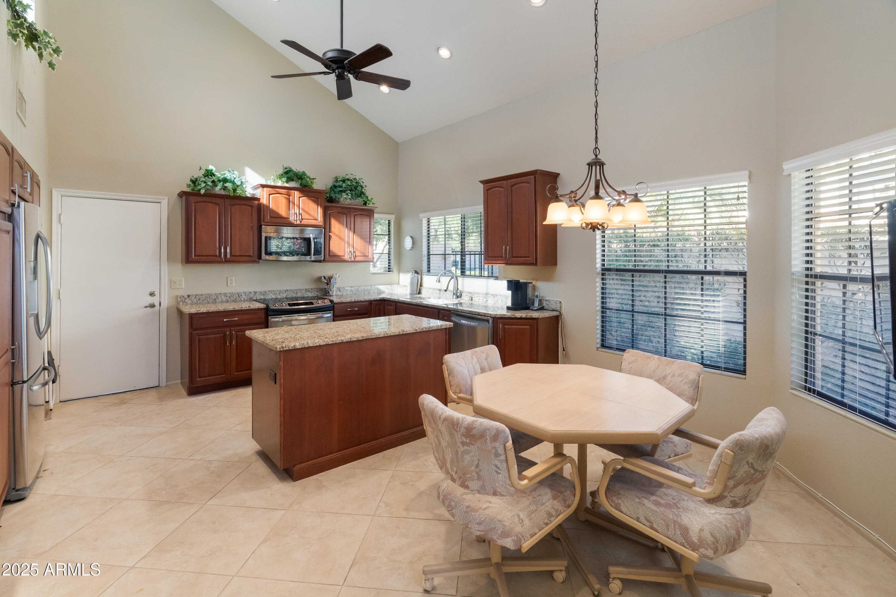 Scottsdale, Arizona 85260, United States, 2 Bedrooms Bedrooms, ,2 BathroomsBathrooms,Residential,Pending,254902