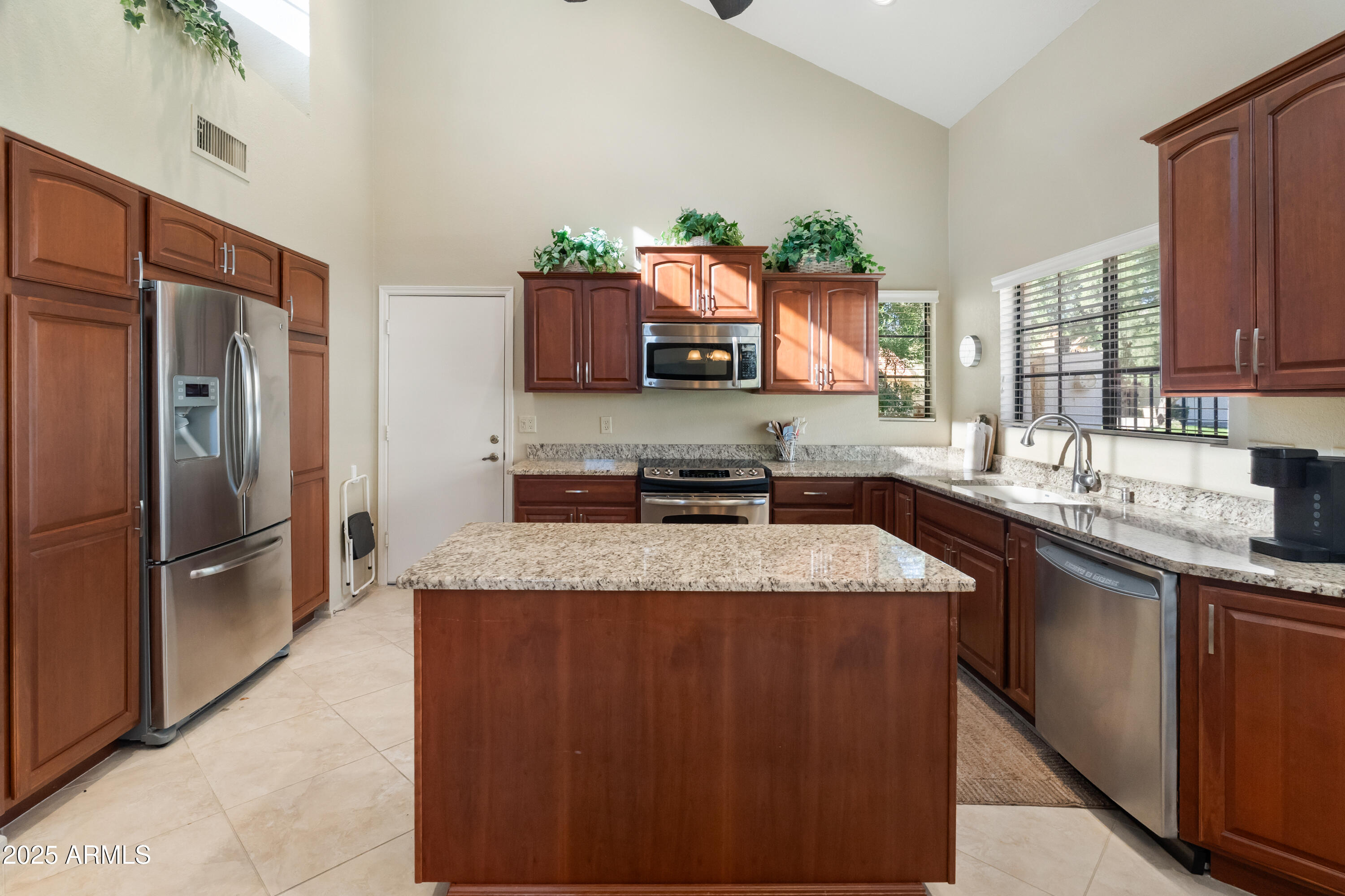 Scottsdale, Arizona 85260, United States, 2 Bedrooms Bedrooms, ,2 BathroomsBathrooms,Residential,Pending,254902