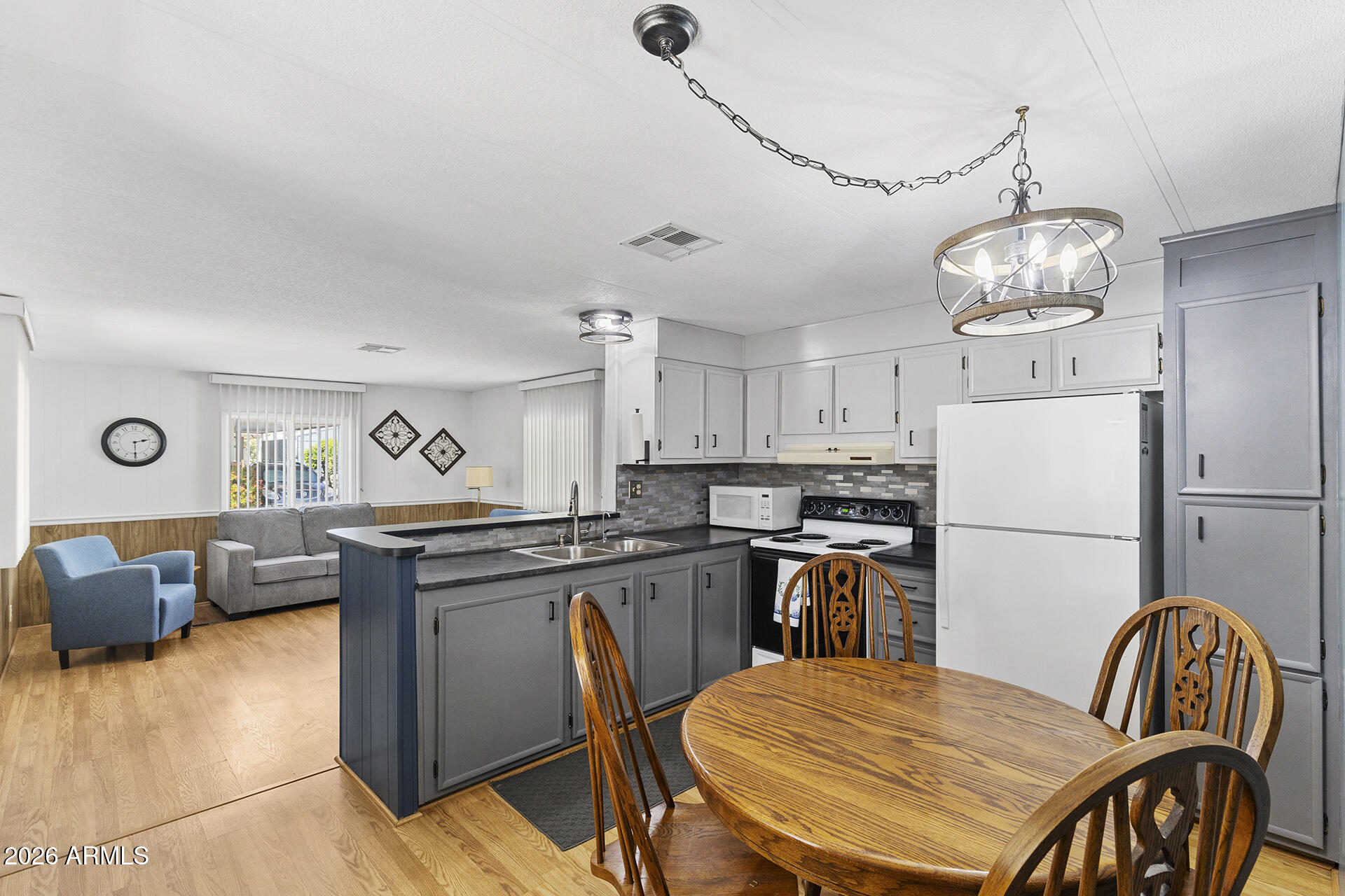 1804 W TEPEE Street 19
