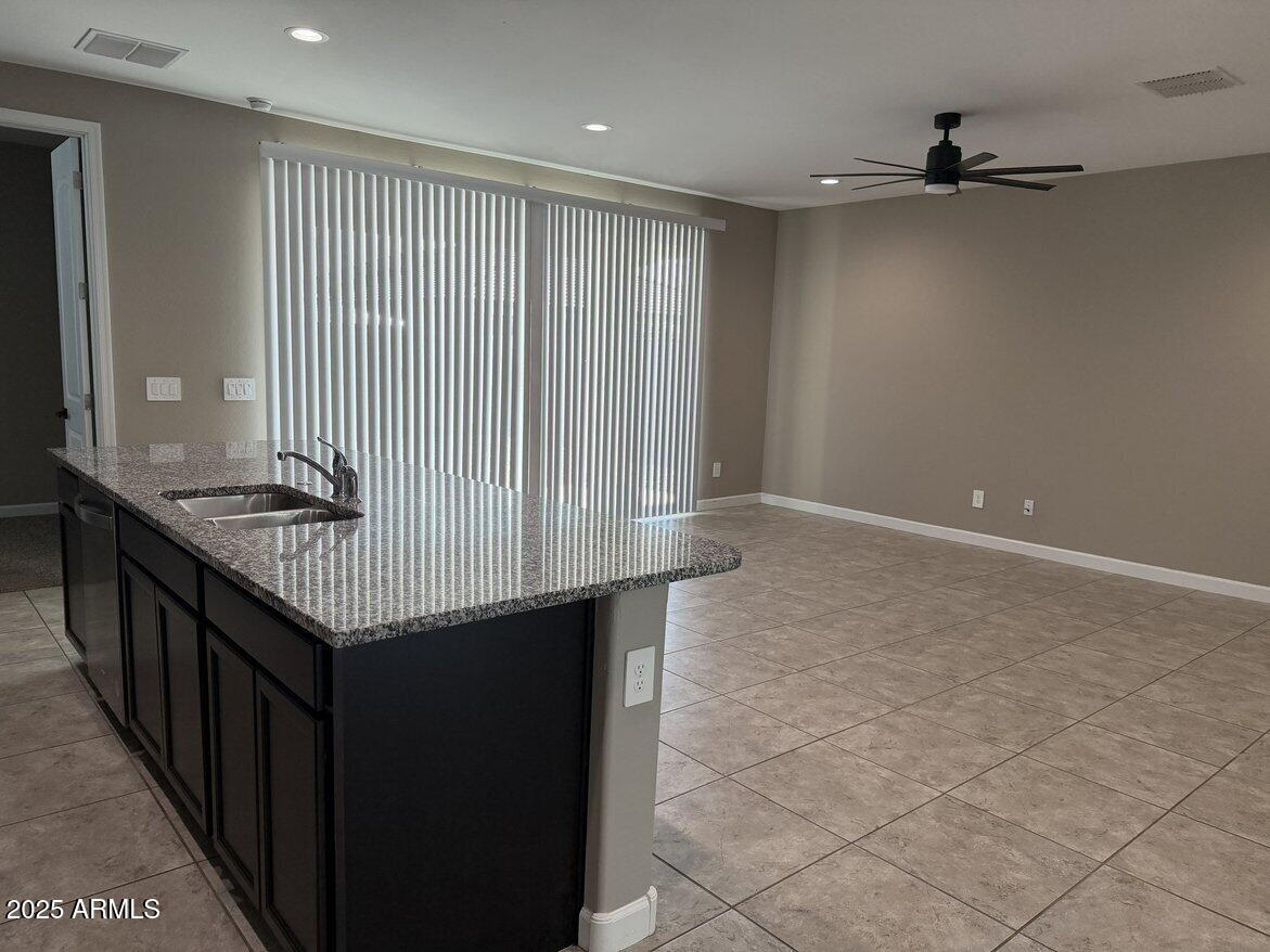 38163 W SANTA MONICA Avenue