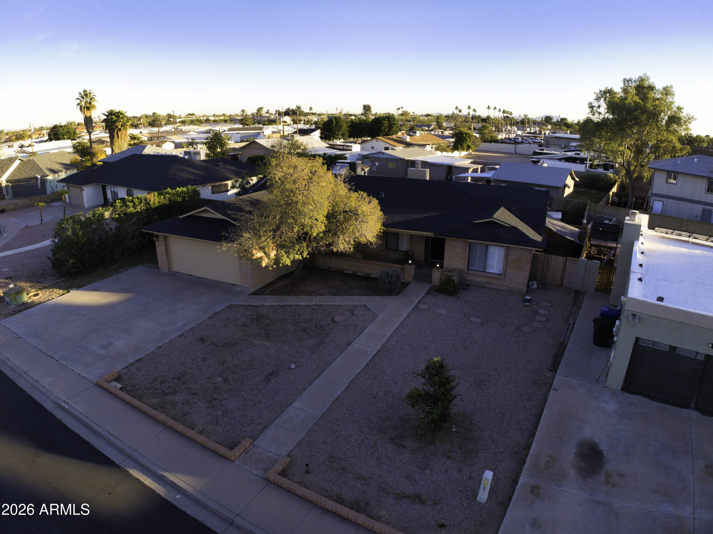 2435 E KENWOOD Circle