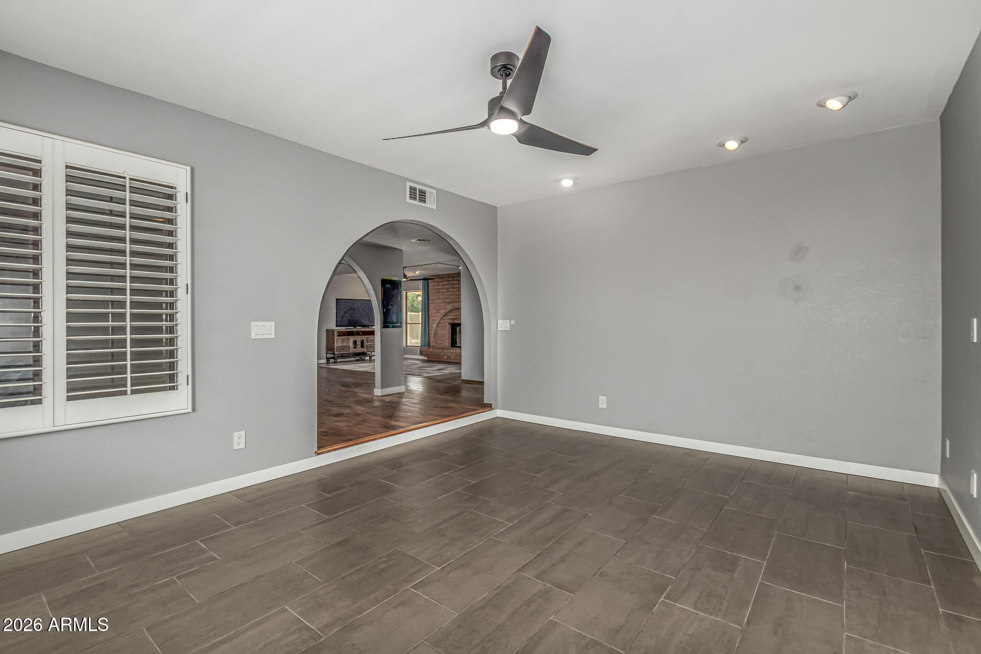 2435 E KENWOOD Circle