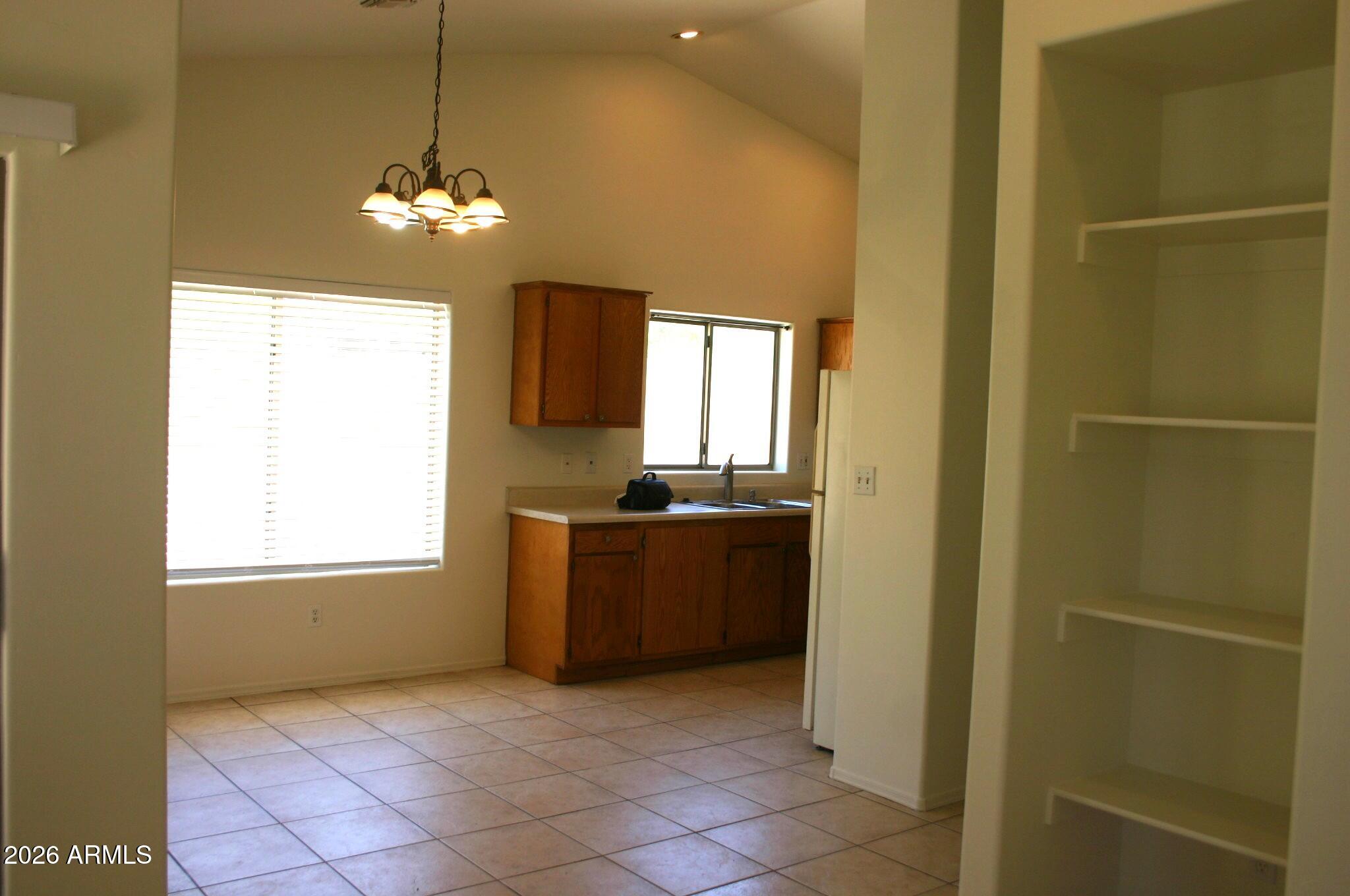 516 E VOGEL Avenue