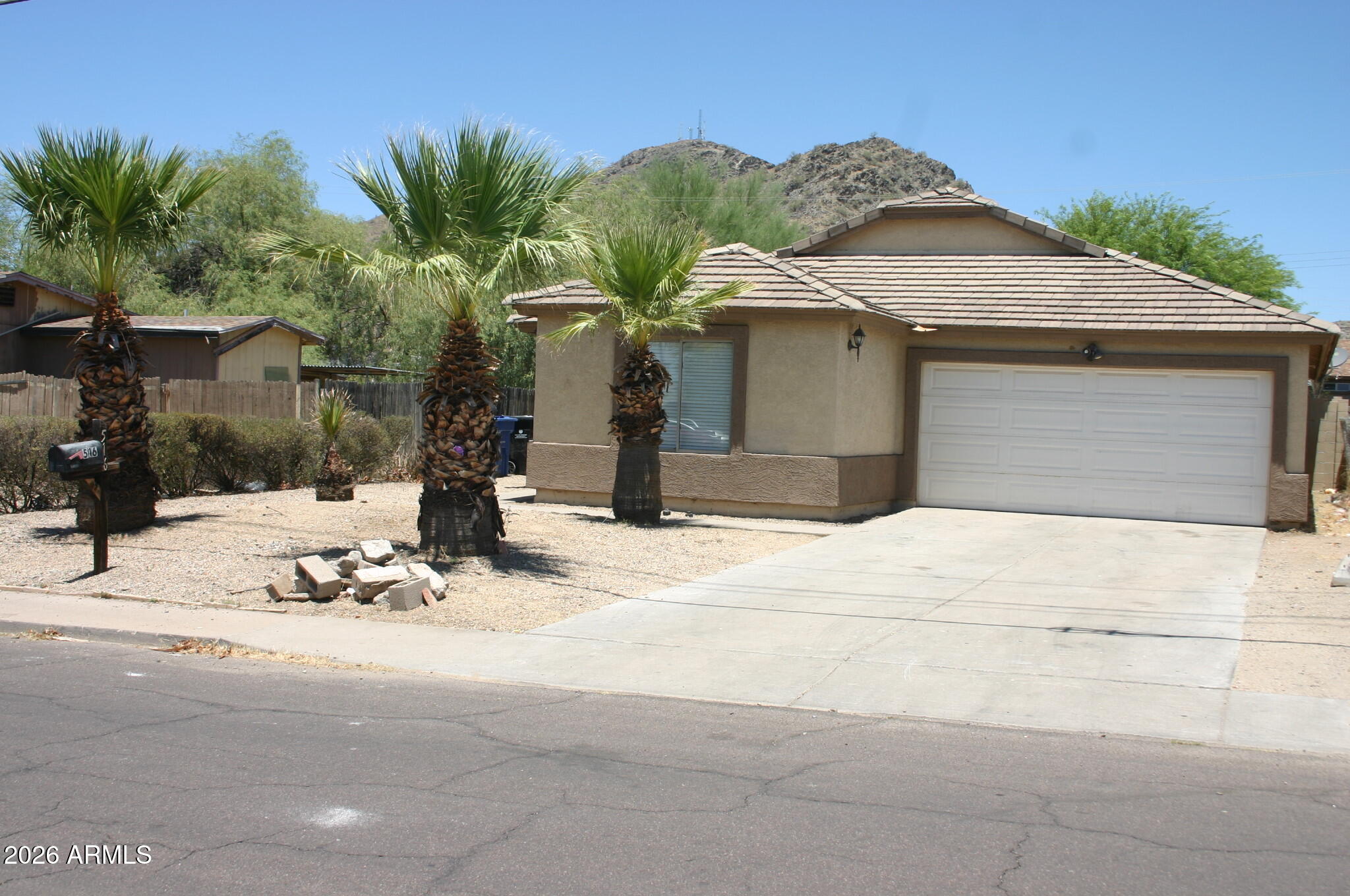 516 E VOGEL Avenue