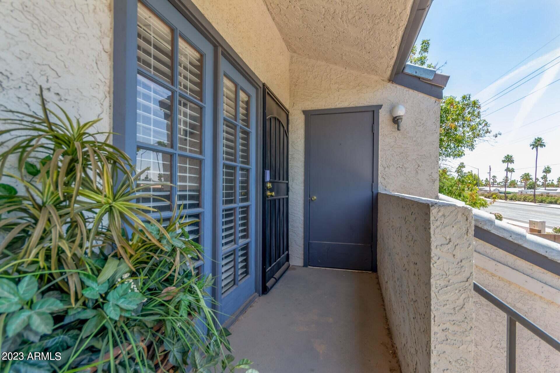 3716 E UNIVERSITY Drive 2002