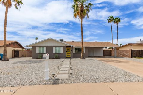 2821 E LARKSPUR Drive Phoenix AZ 85032