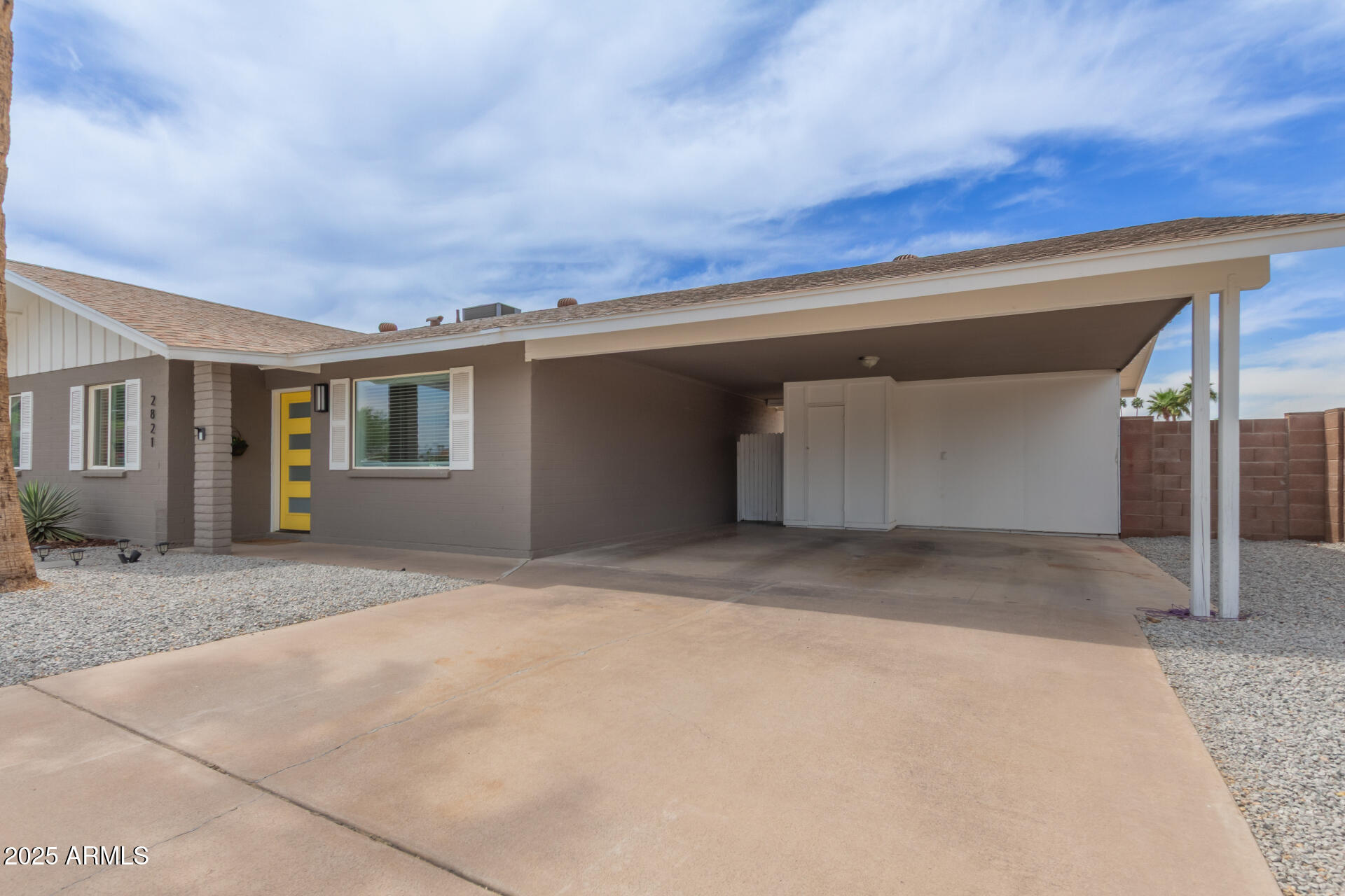 2821 E LARKSPUR Drive