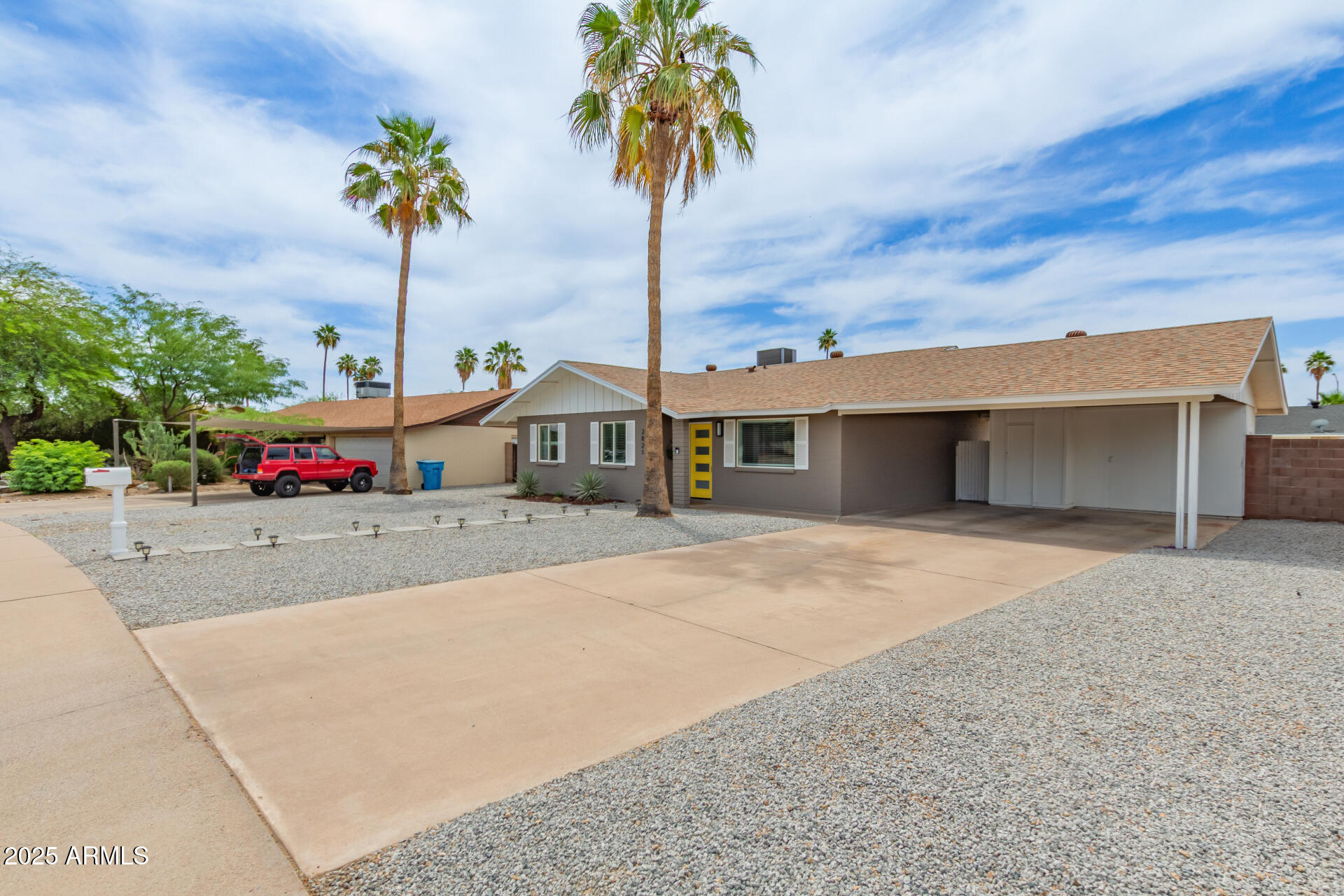 2821 E LARKSPUR Drive