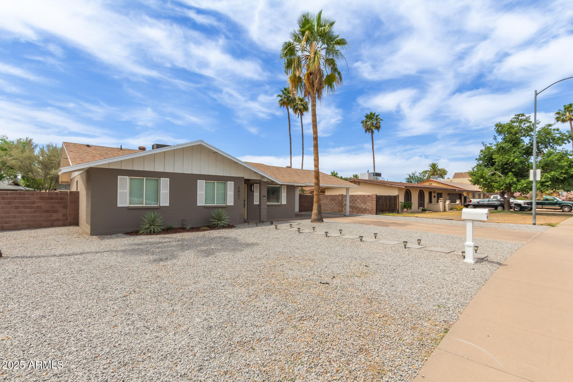 2821 E LARKSPUR Drive