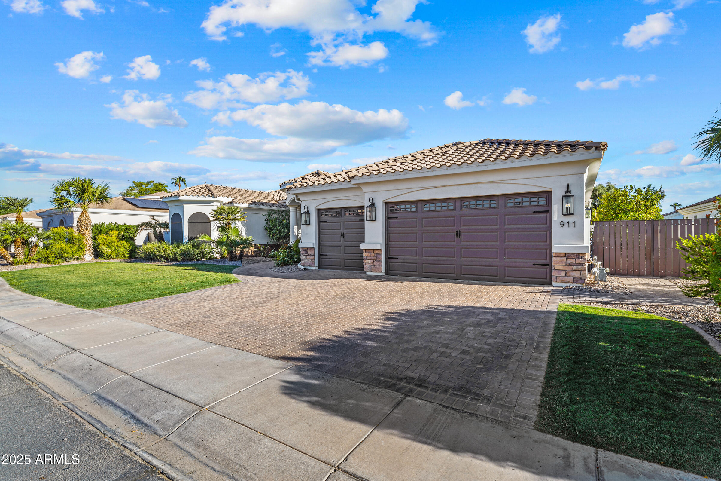 911 E KAIBAB Place