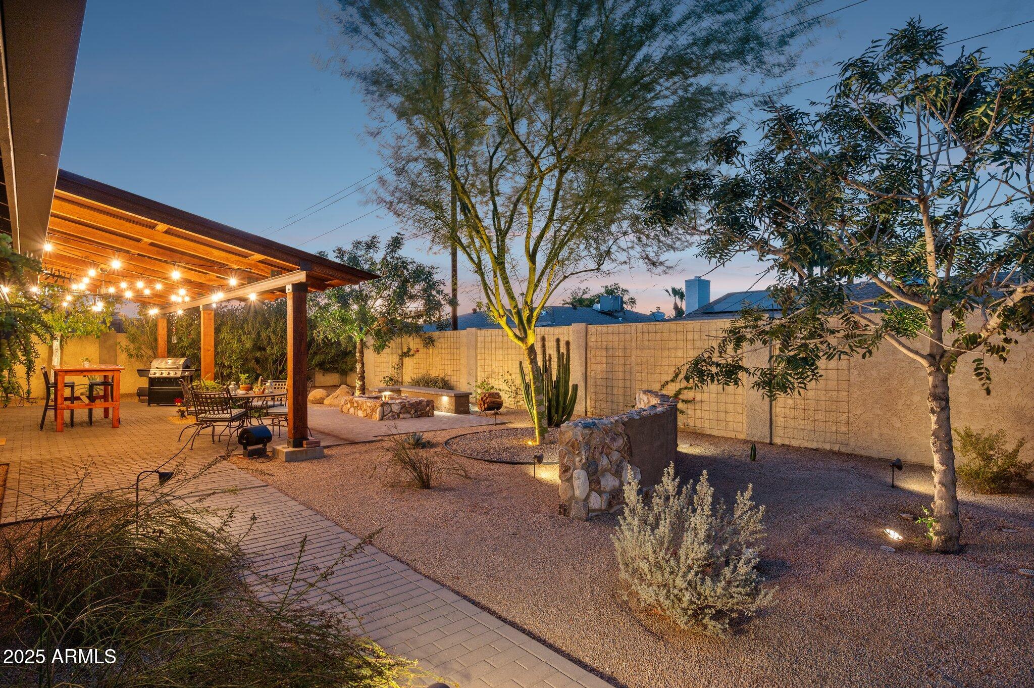 2538 E HUNTINGTON Drive