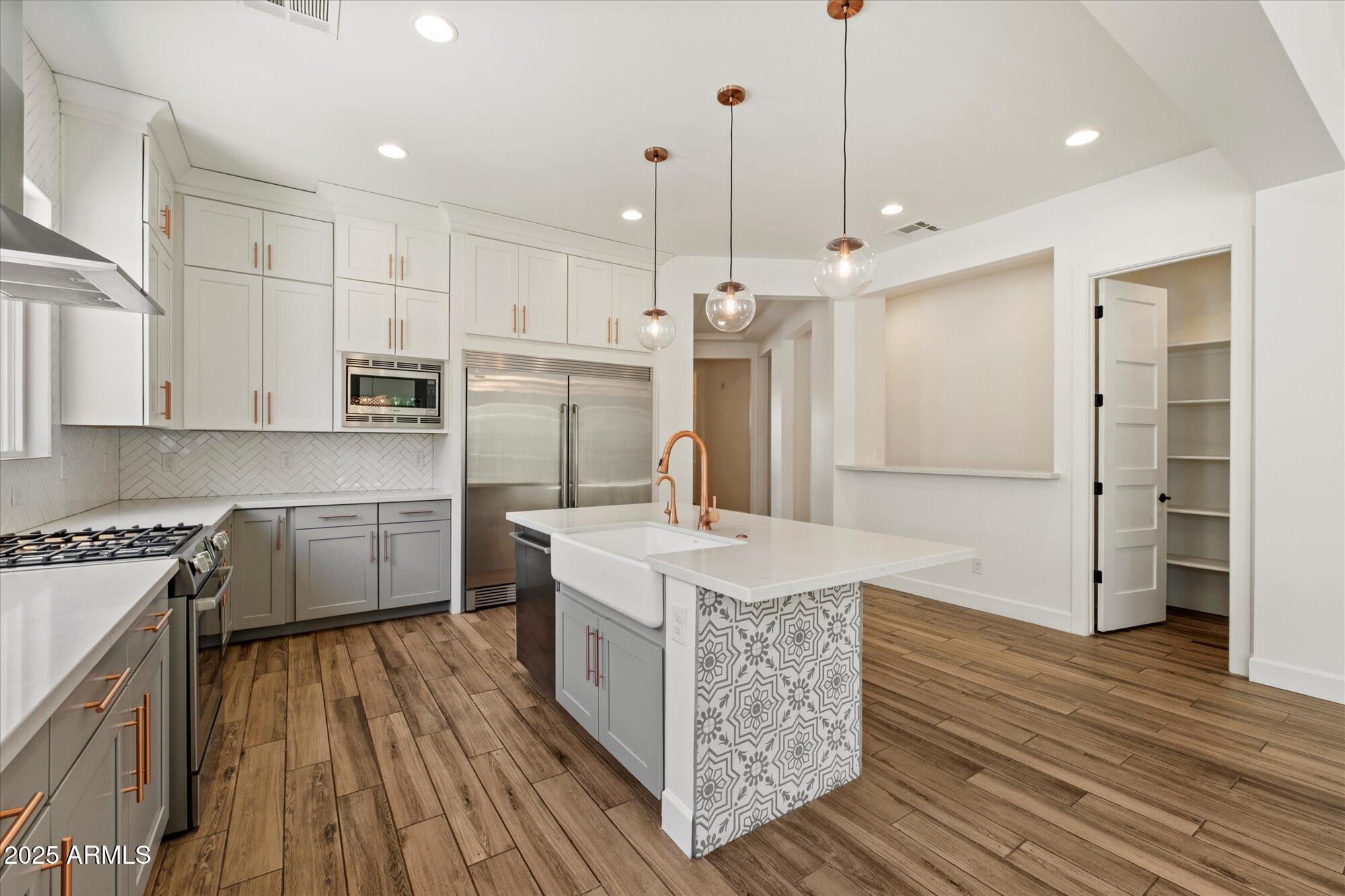3849 E CRITTENDEN Lane