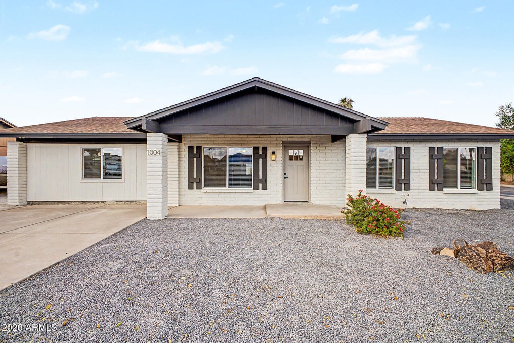 Photo of 1004 W Manhatton Drive, Tempe, AZ 85282 (MLS # 7080449)