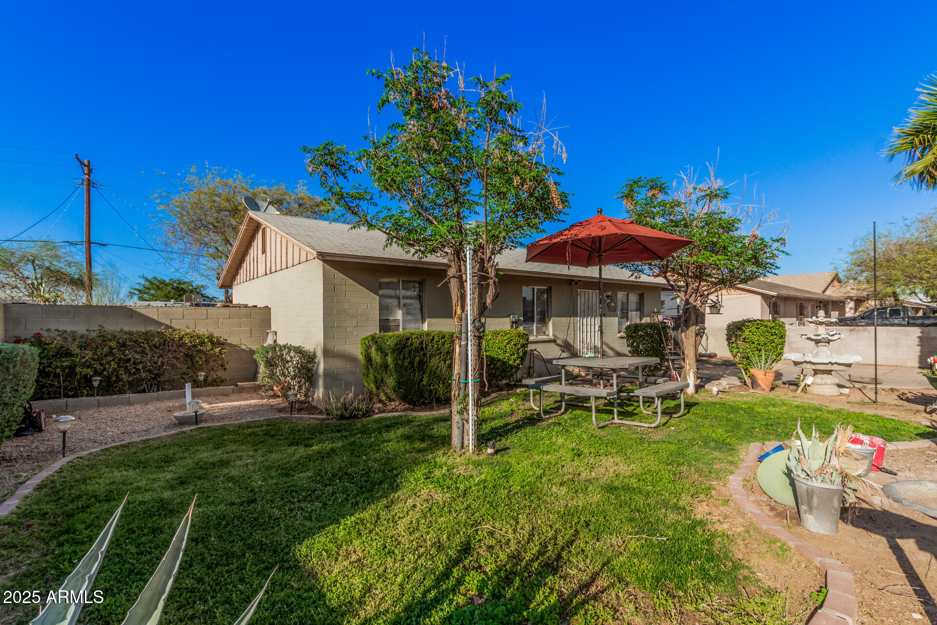 2306 E BURGESS Lane