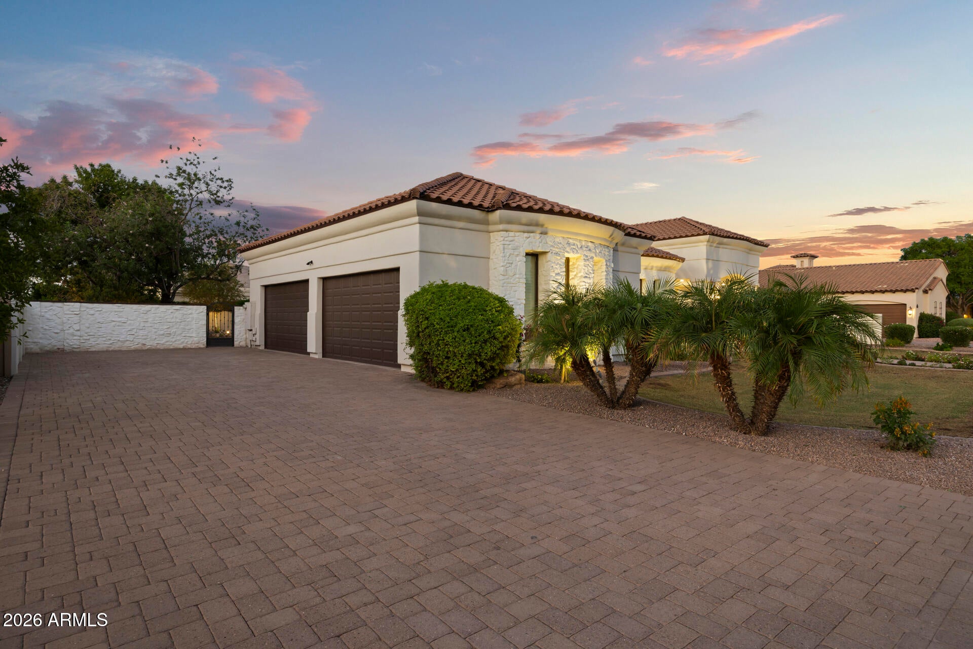 2758 E LOCUST Drive