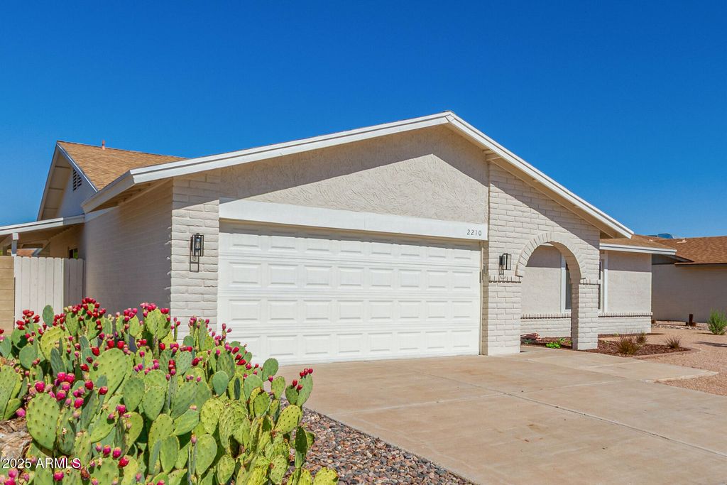Photo of 2210 N Los Altos Drive, Chandler, AZ 85224 (MLS # 6927208)