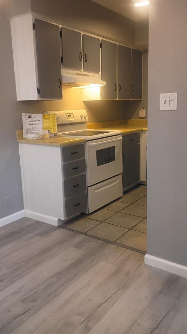 2694 E Oakleaf Drive