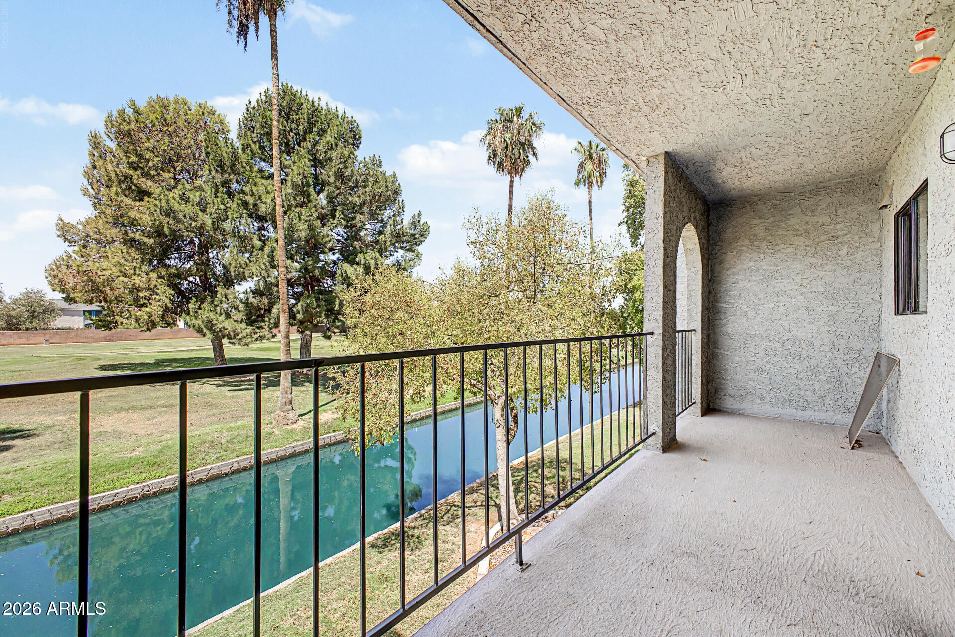 2524 S EL PARADISO -- 90