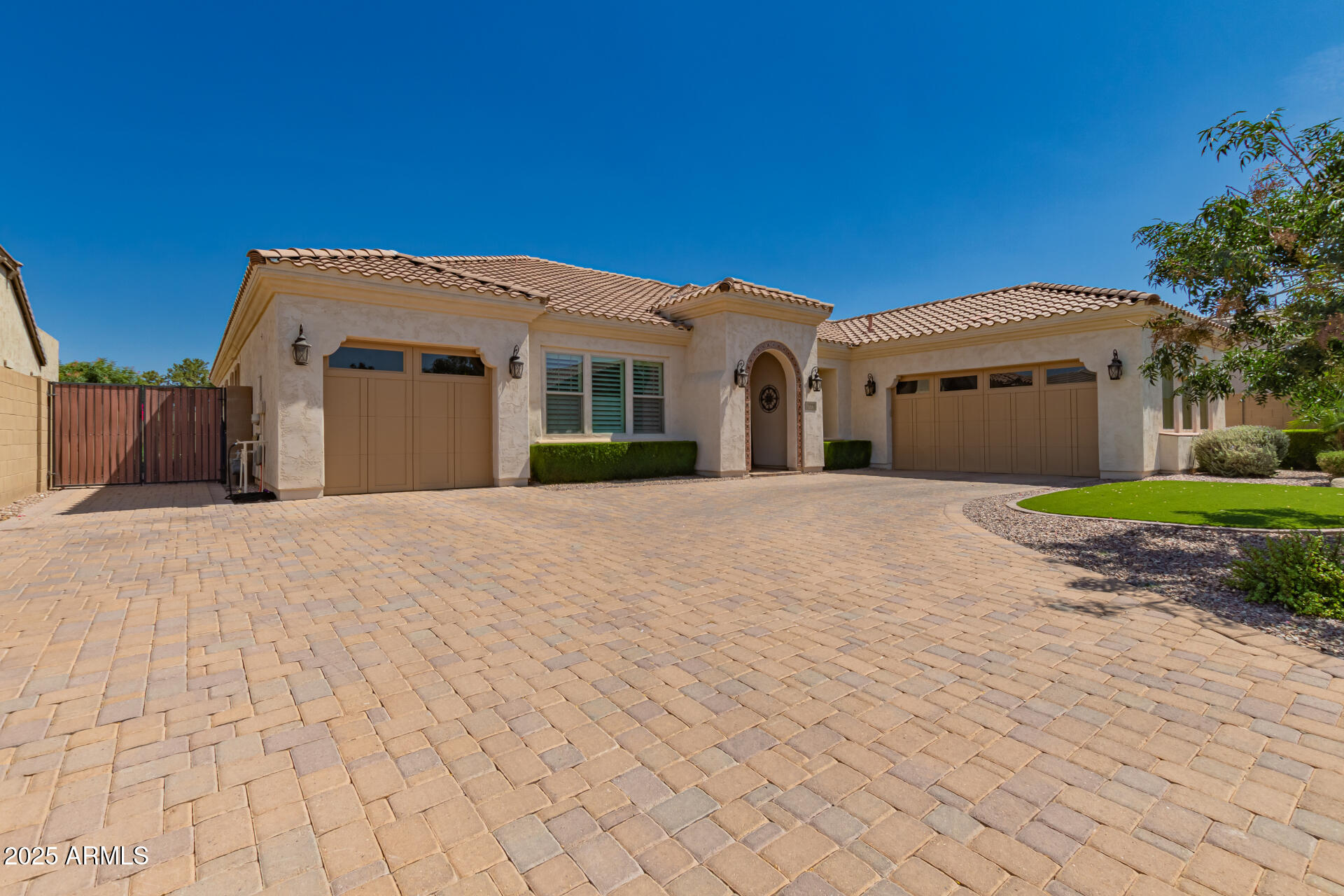 3990 E IRIS Drive