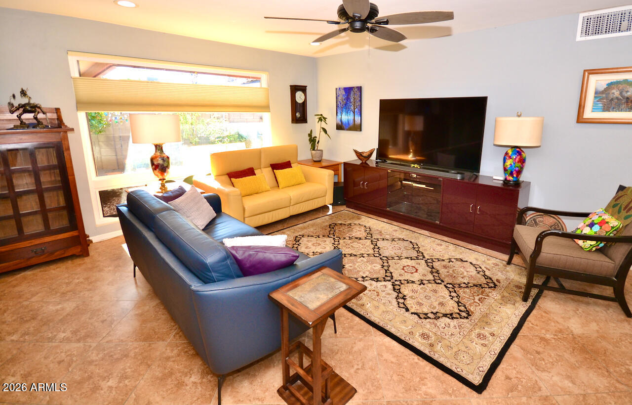 1215 W COLTER Street