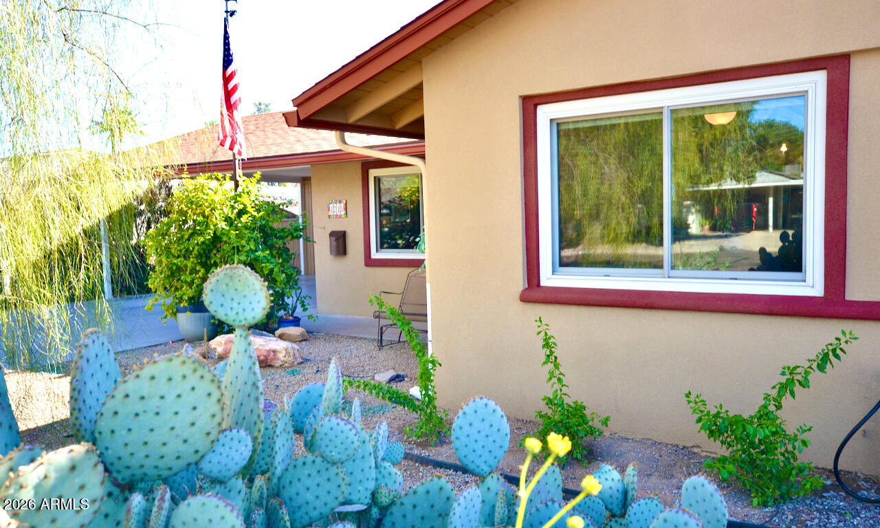 1215 W COLTER Street