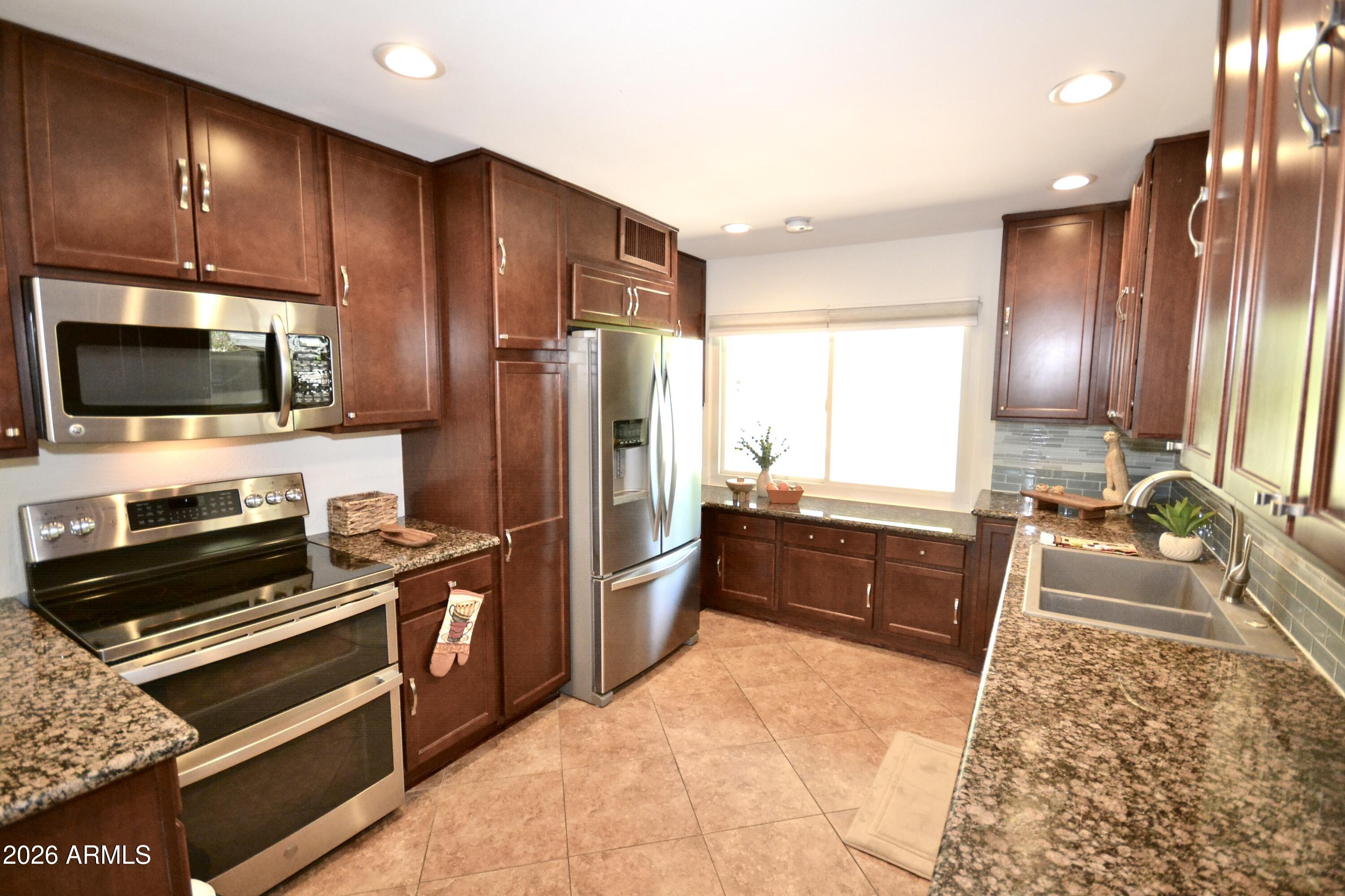 1215 W COLTER Street