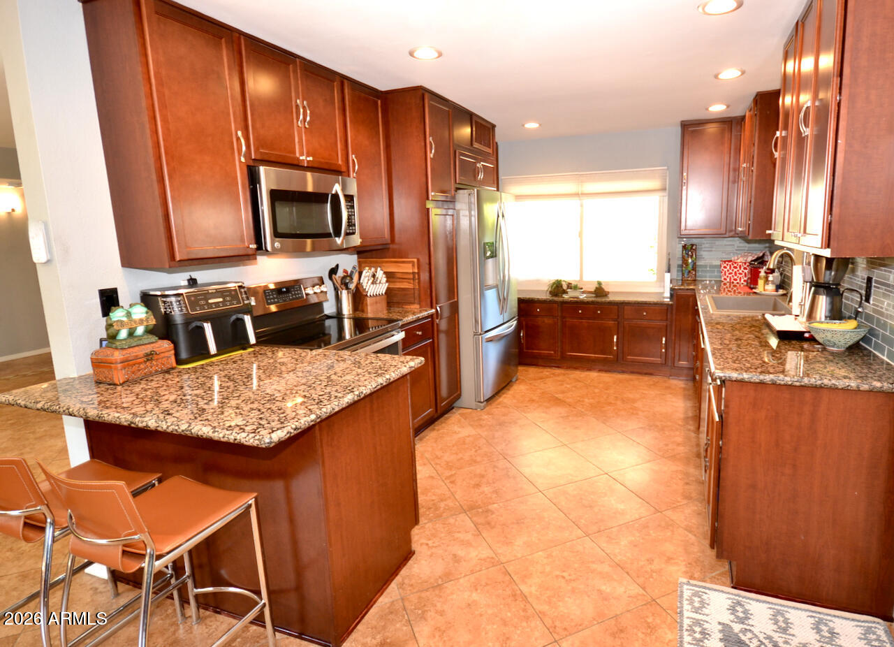 1215 W COLTER Street