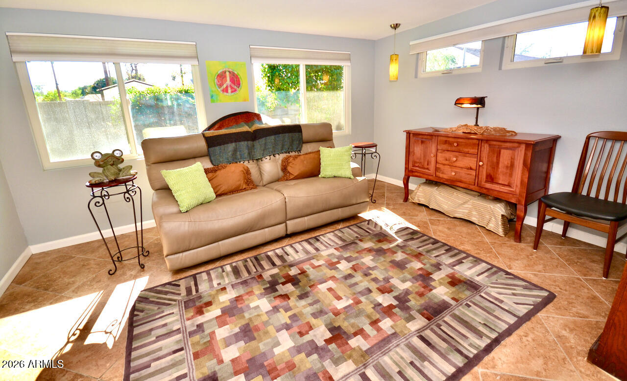 1215 W COLTER Street