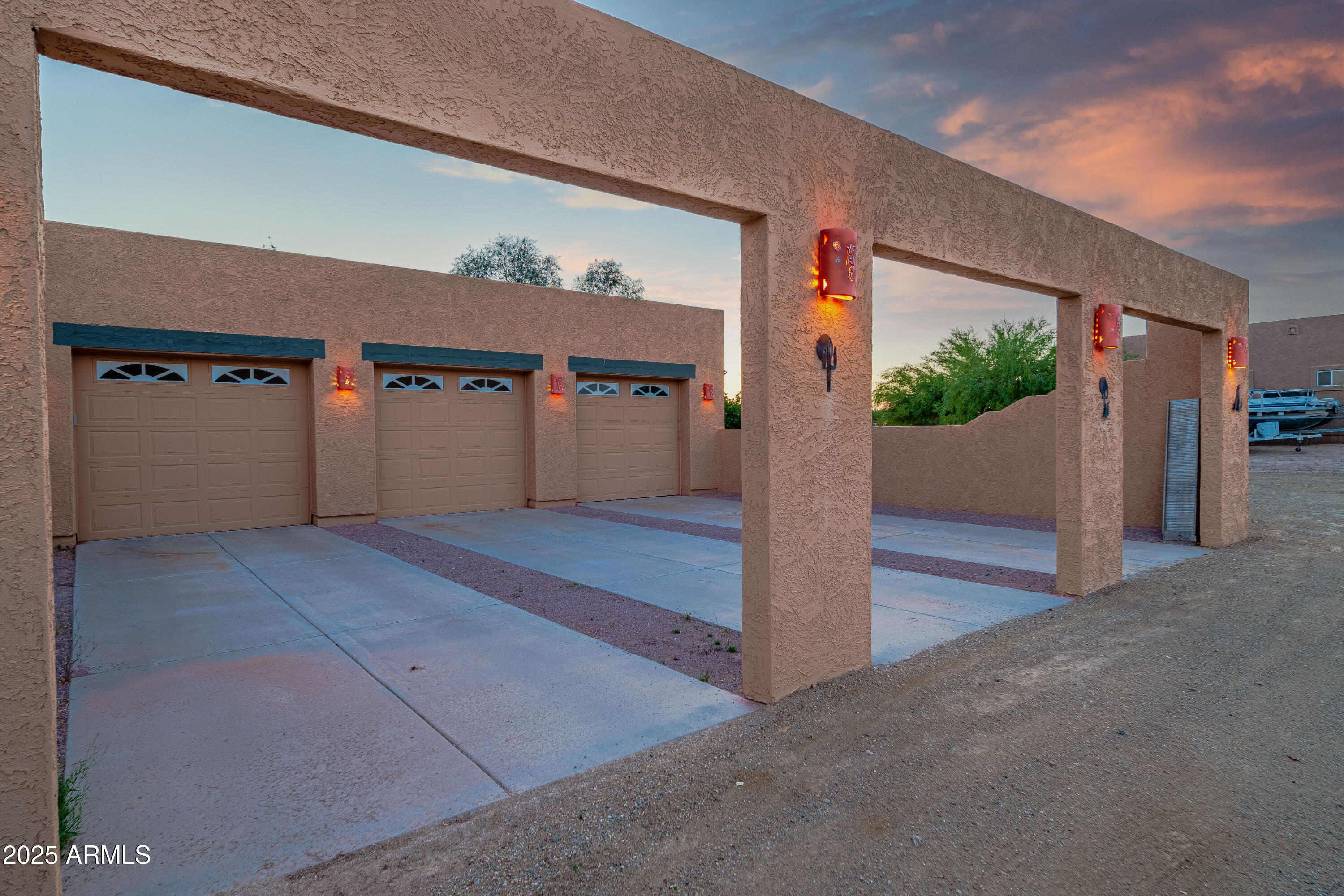 Home has 2 Primary Suites, Casita, Pool AND Horse Stalls - Residential