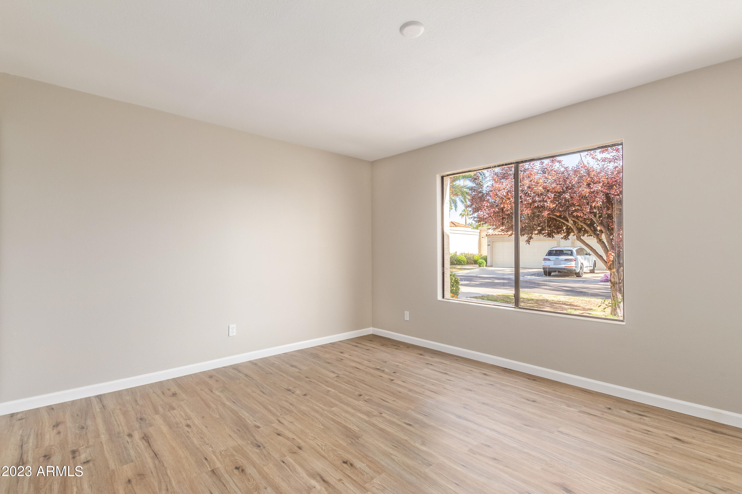Photo 9 of 20 of 9715 W KERRY Lane condo