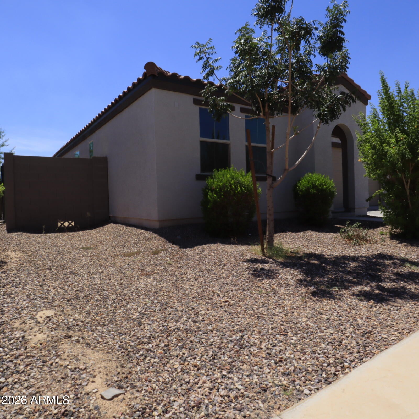 2413 W SUNLAND Avenue