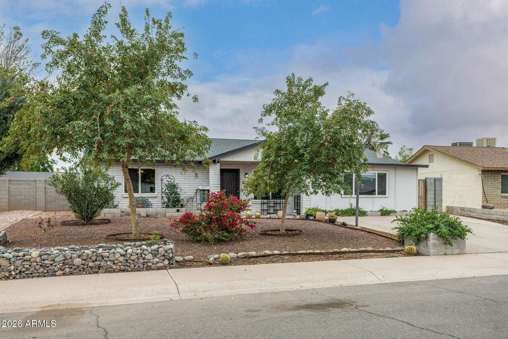 Photo of 227 E Auburn Drive, Tempe, AZ 85283 (MLS # 6986950)