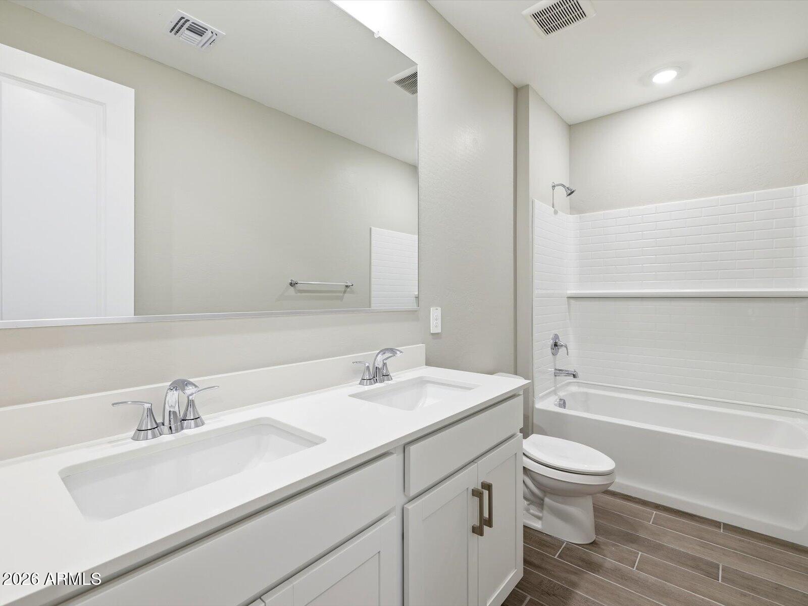 7766 W HAYWARD Avenue