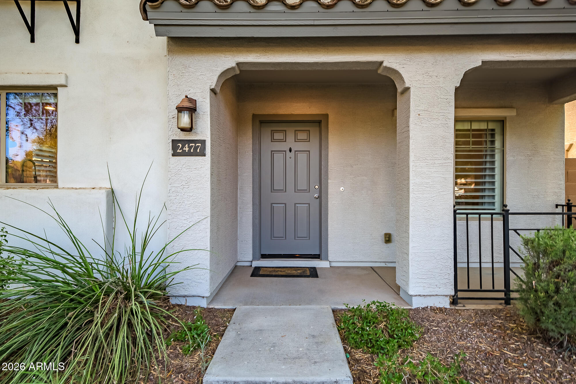 2477 E VERMONT Drive