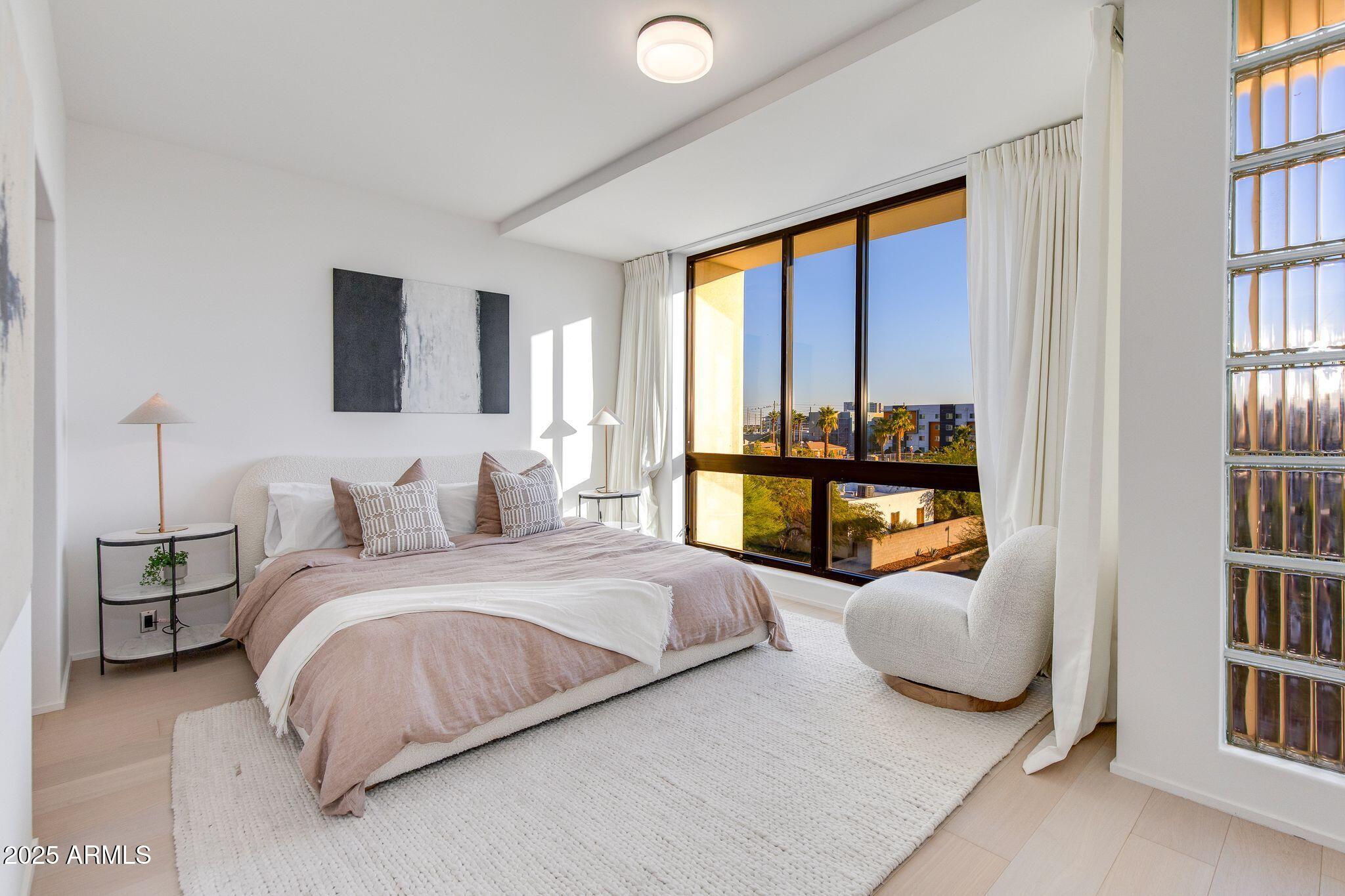 312 E WINDSOR Avenue 2