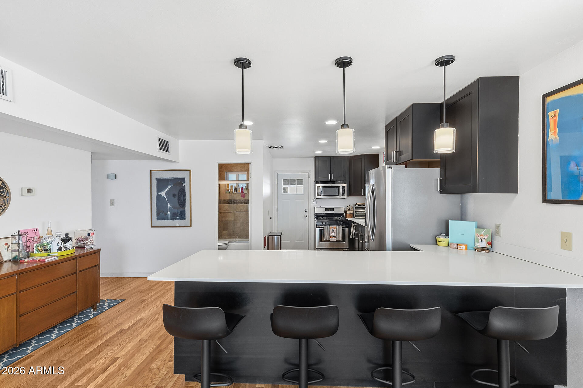 1006 E INDIANOLA Avenue