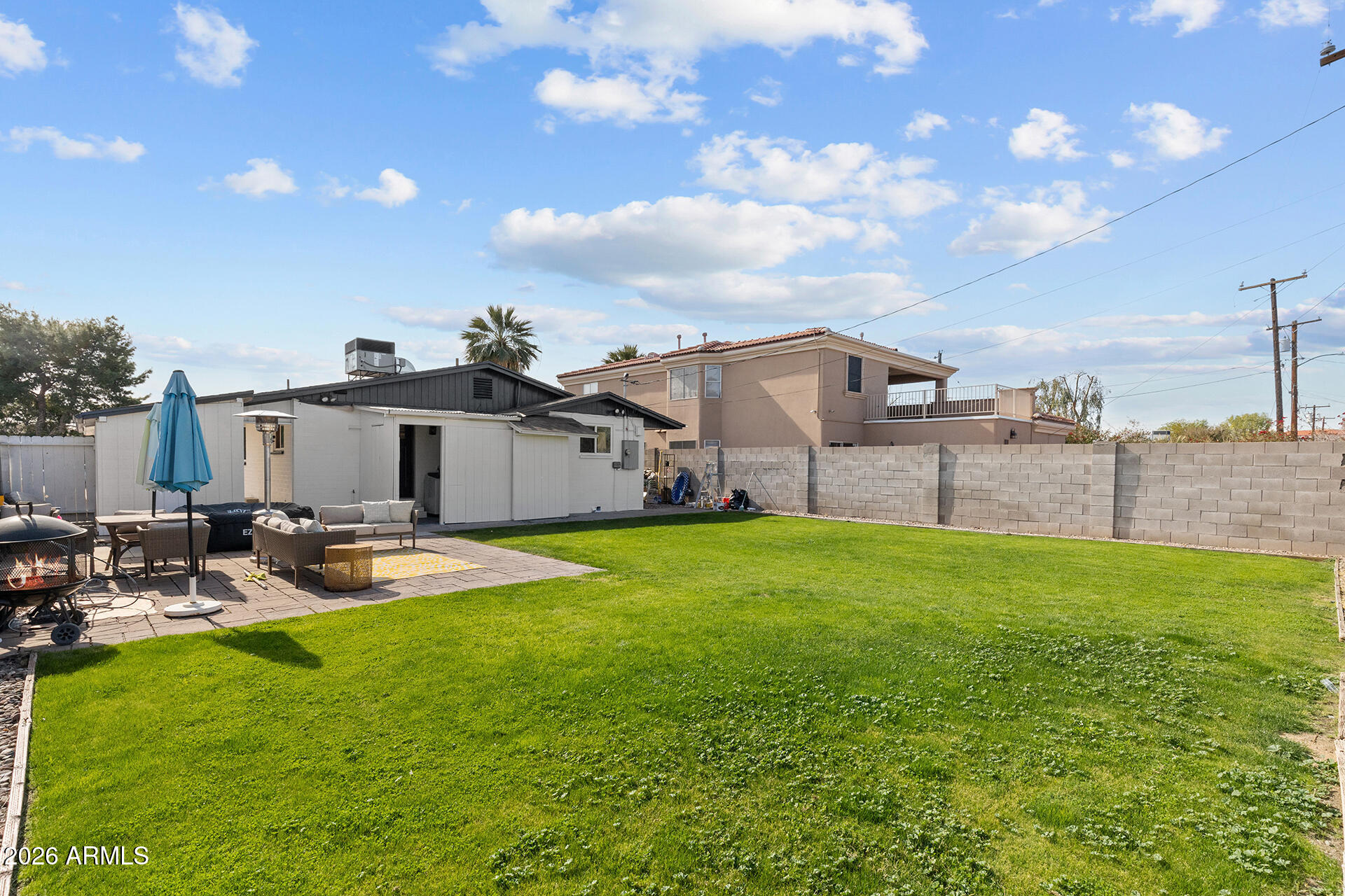 1006 E INDIANOLA Avenue