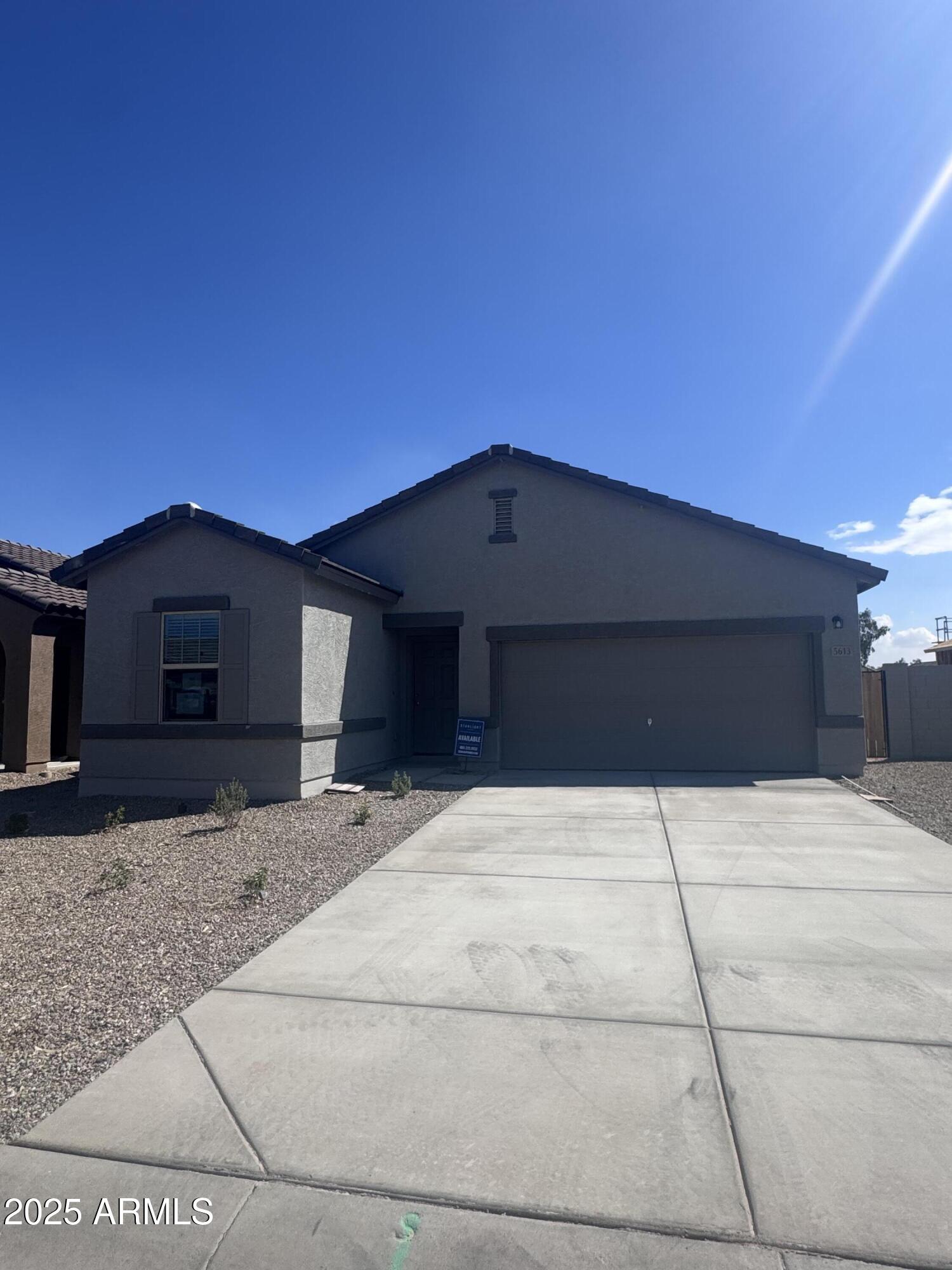 5613 E IRIS Drive