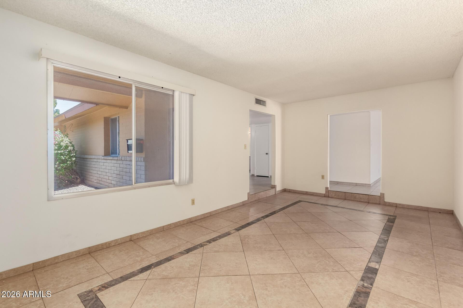 4013 S Hazelton Lane