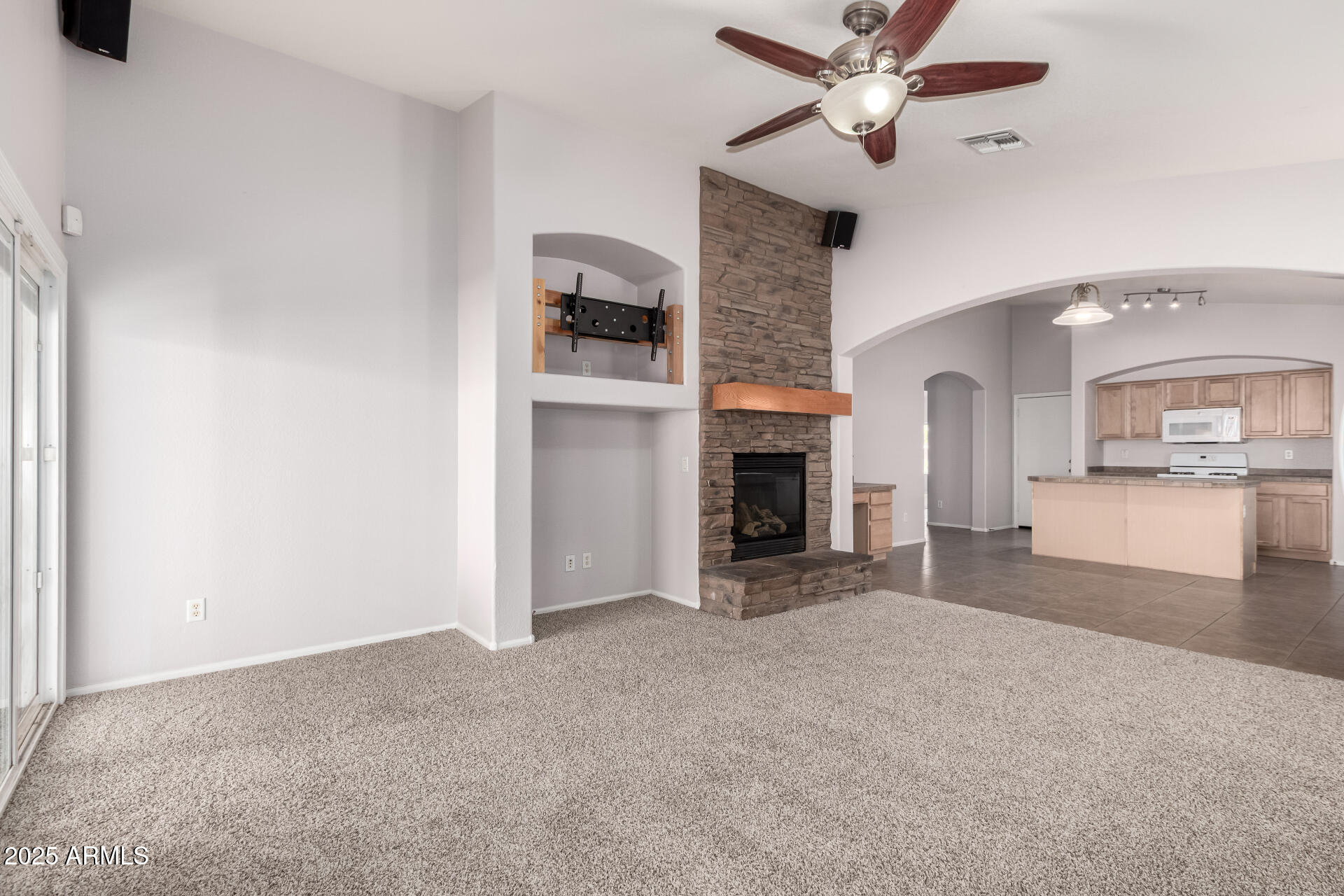 648 E Mule Train Trail