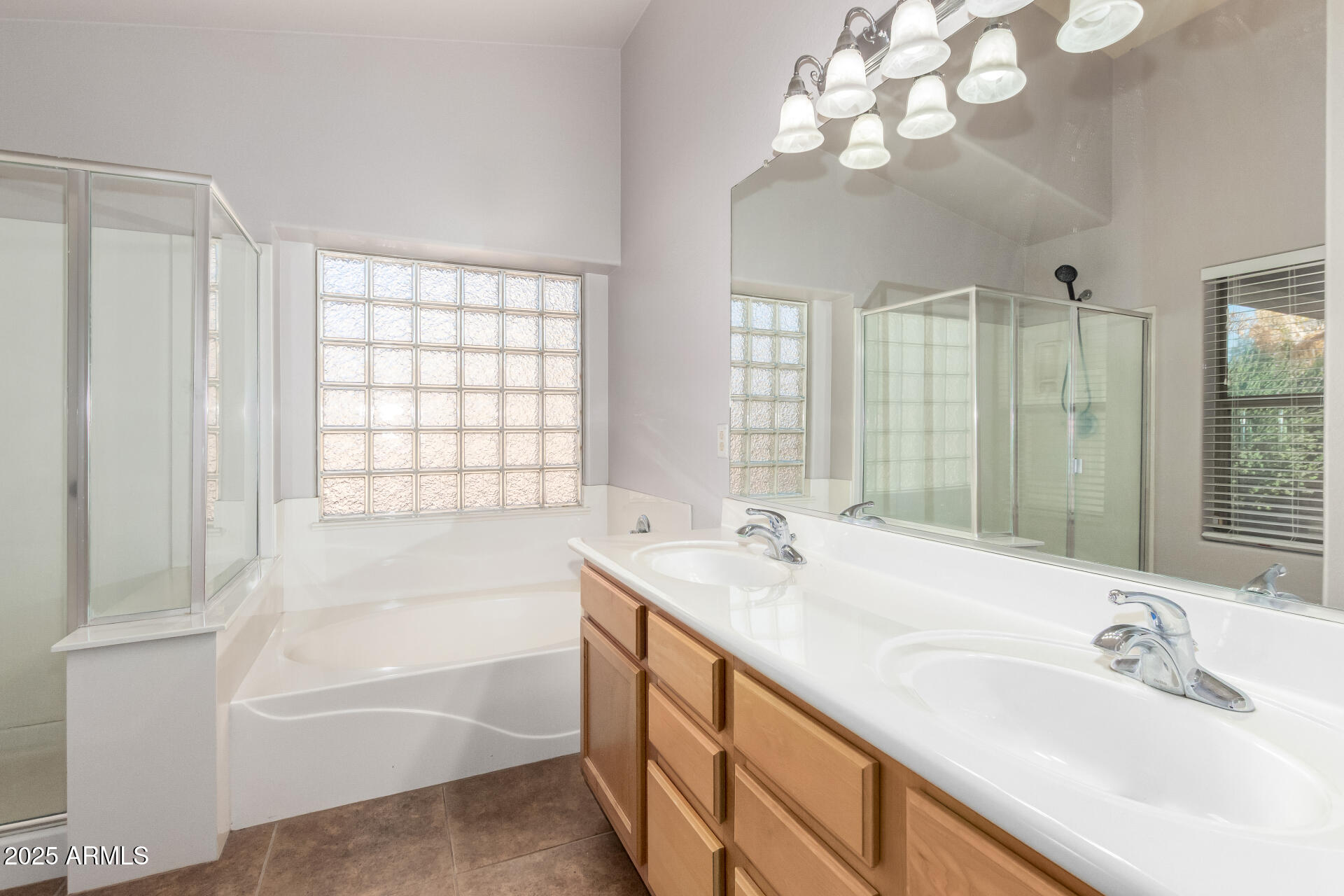 648 E Mule Train Trail