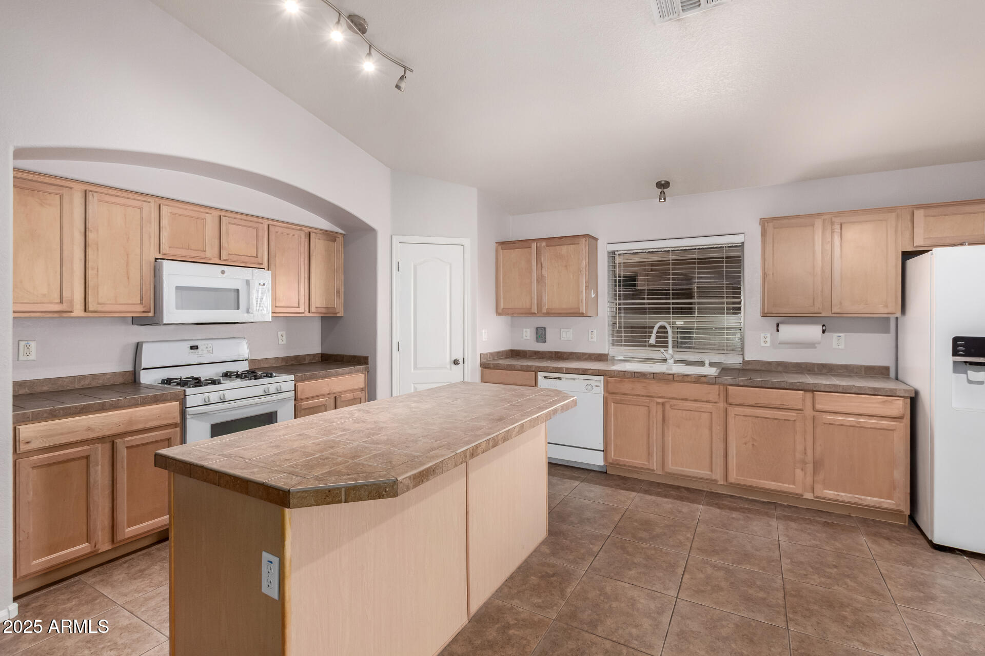 648 E Mule Train Trail