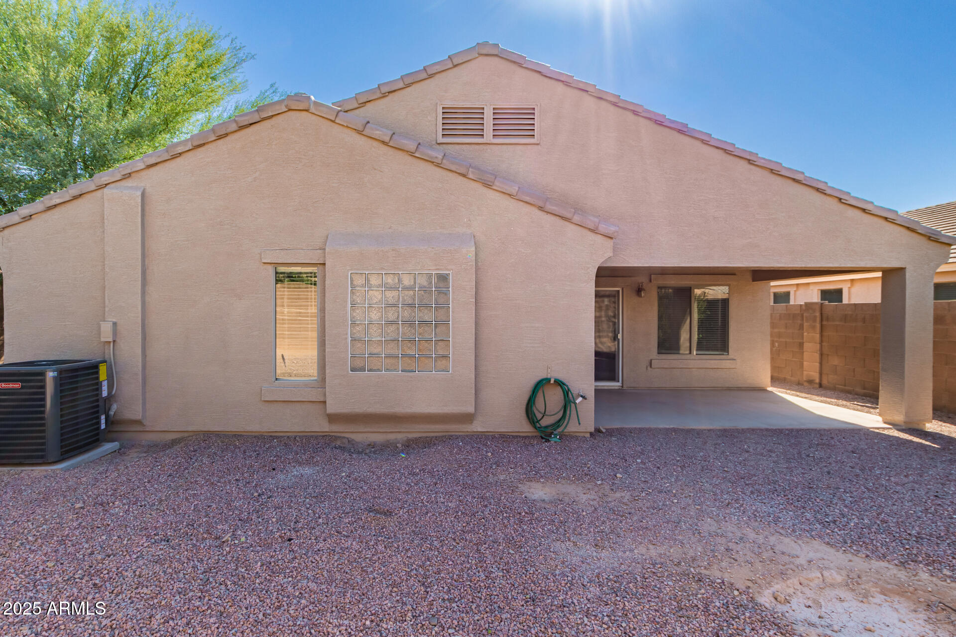 648 E Mule Train Trail