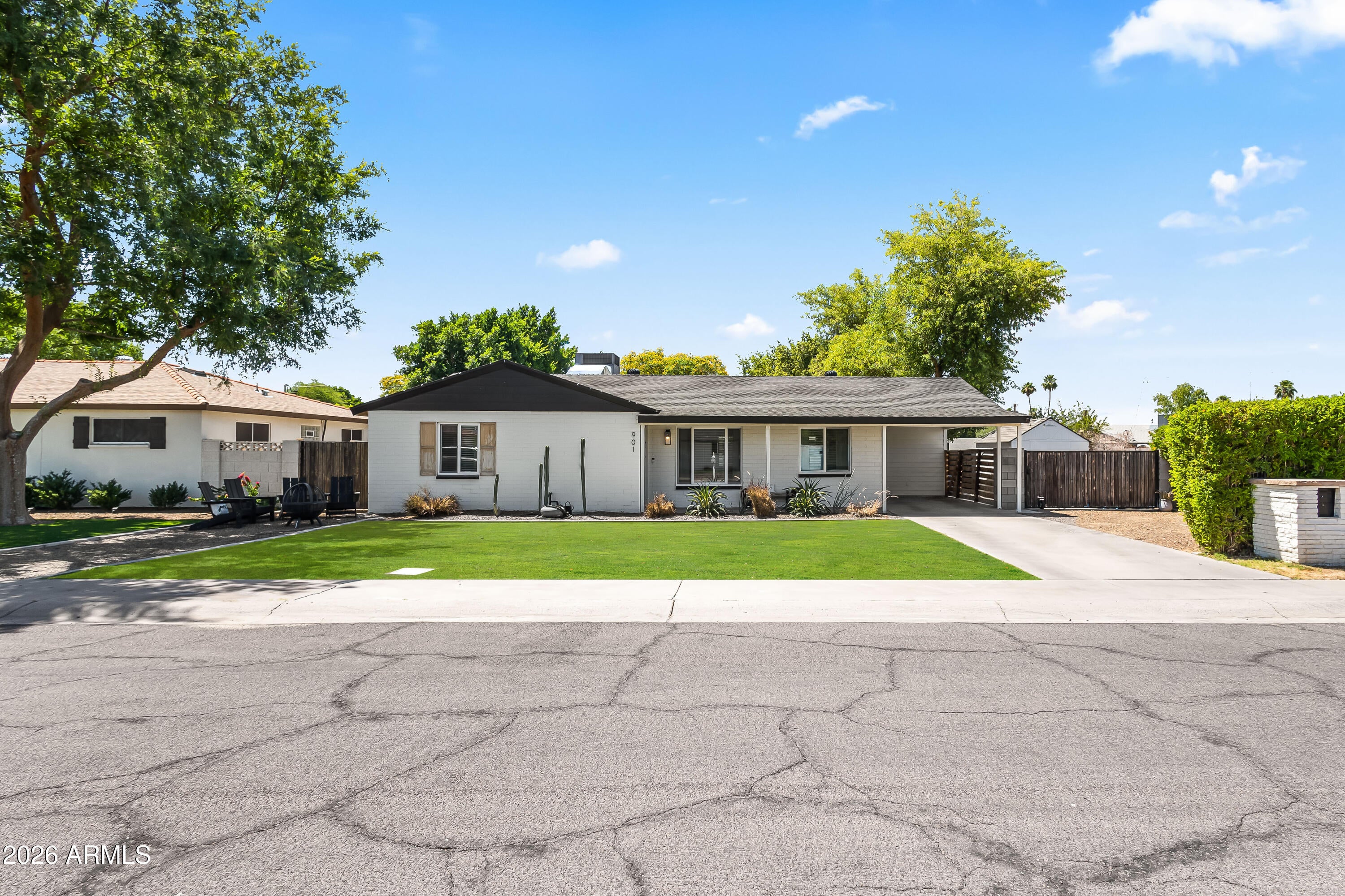 901 E BERRIDGE Lane