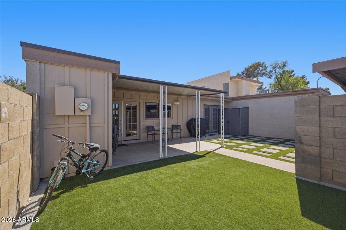 2132 E MINTON Drive