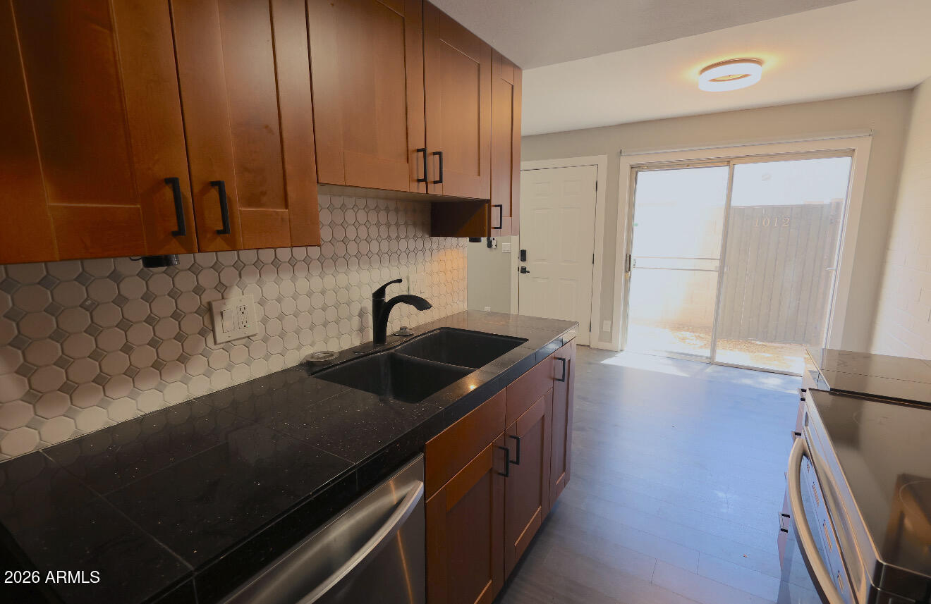 1012 N 85TH Place