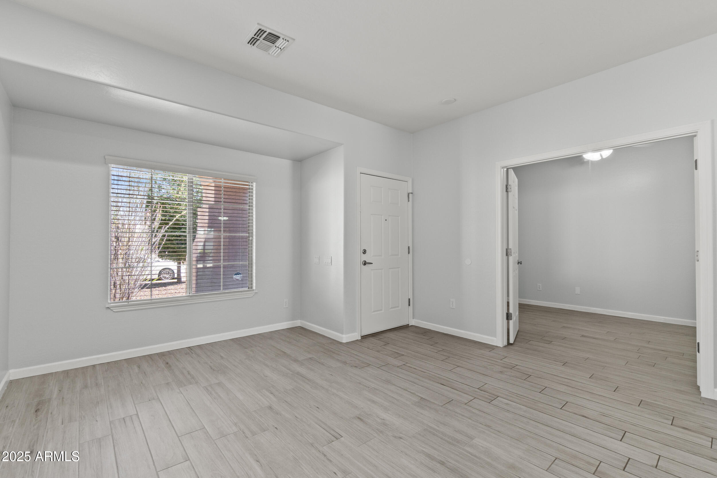 5231 W DESERT HOLLOW Drive